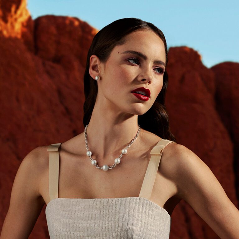 Vibrance Collar White Gold - campaign