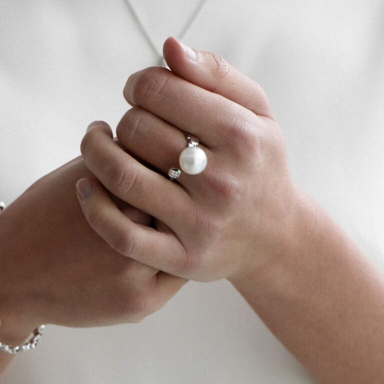 Nouveau Meridian Ring WG Lifestyle