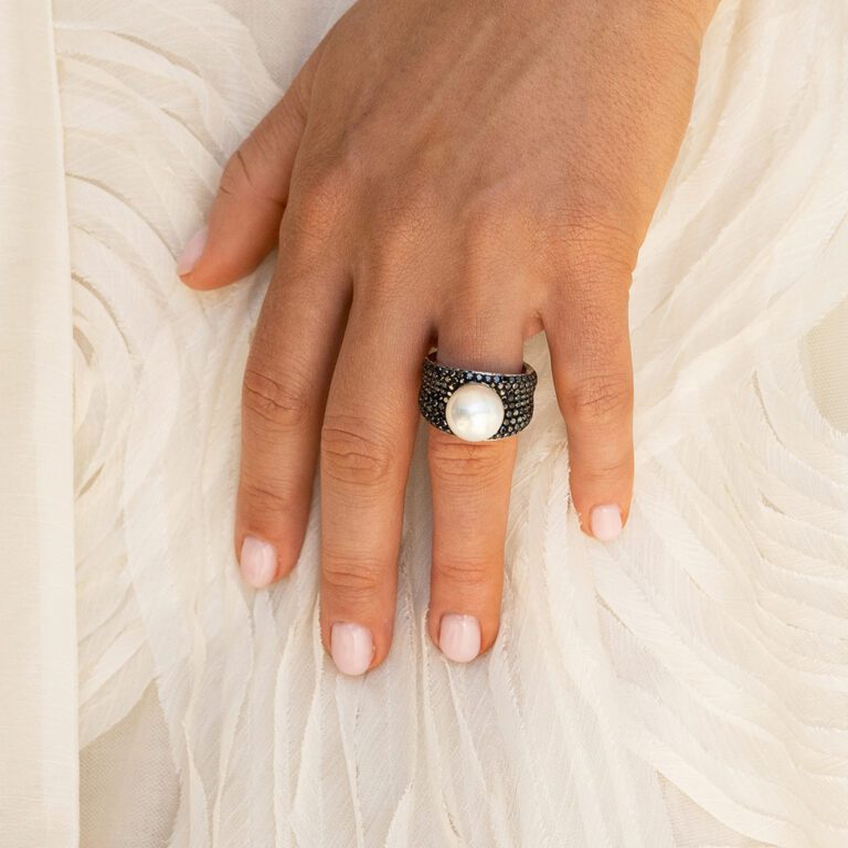 Adored Ring, Black Diamonds - content