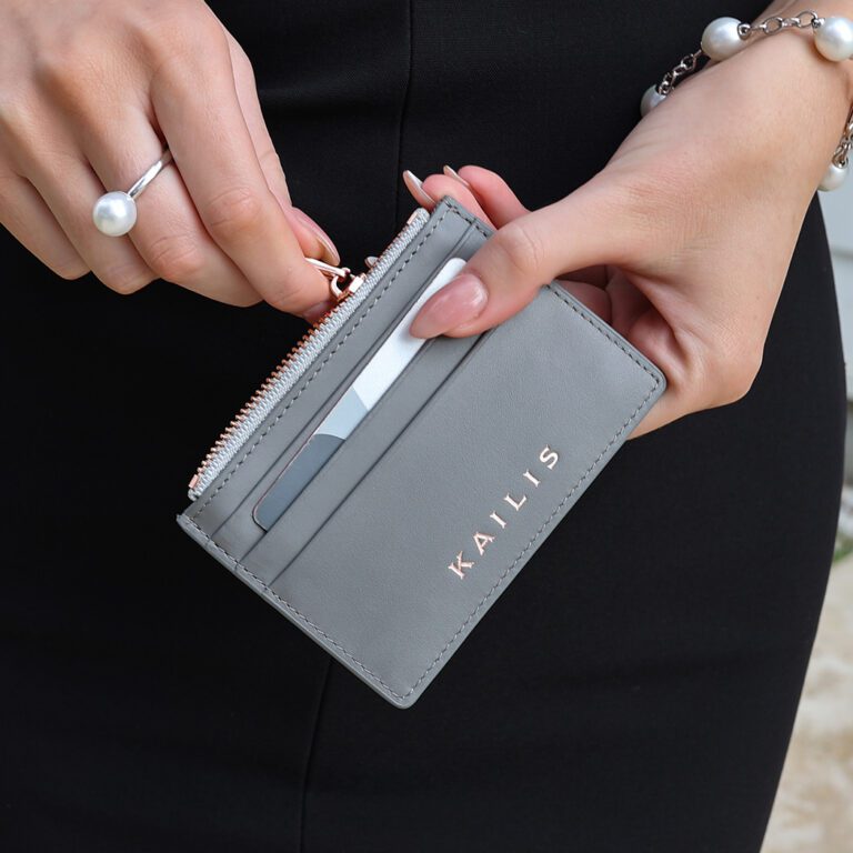 Leather Card Holder Rose with Zip content