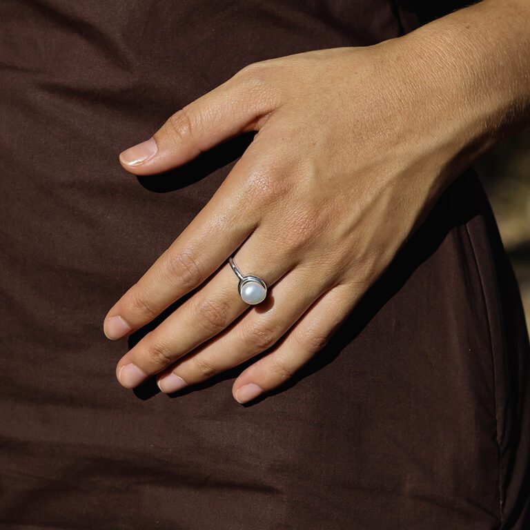 debut Ring White Gold lifestyle