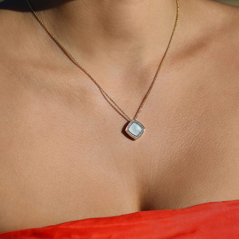 Serene Tetralis pendant Lifestyle