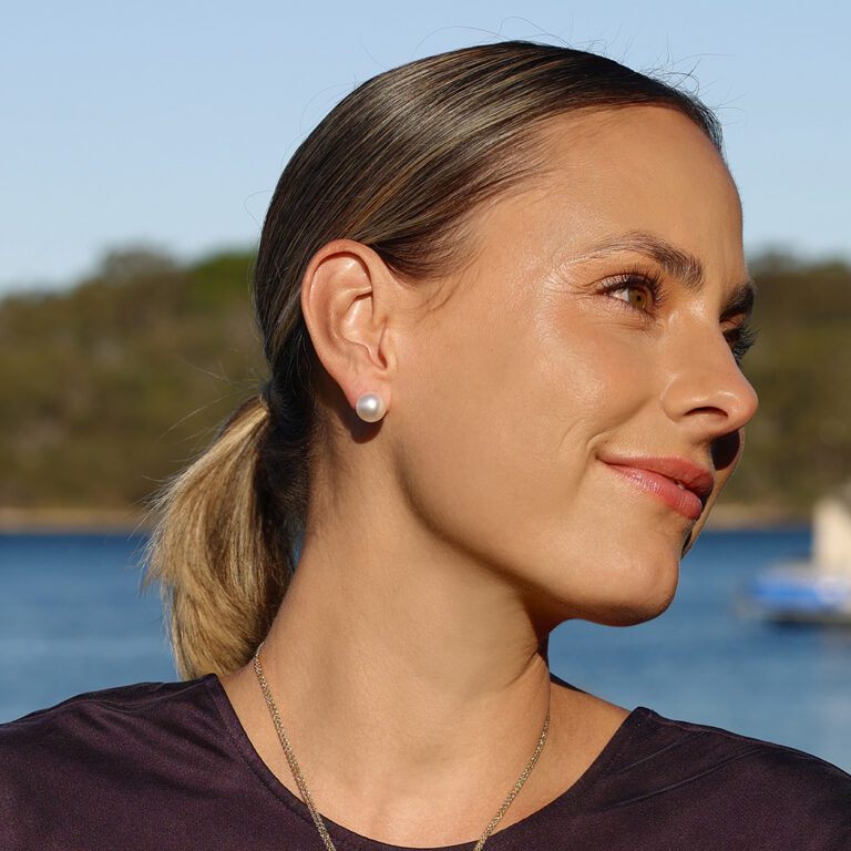 Button Pearl Studs WG - content