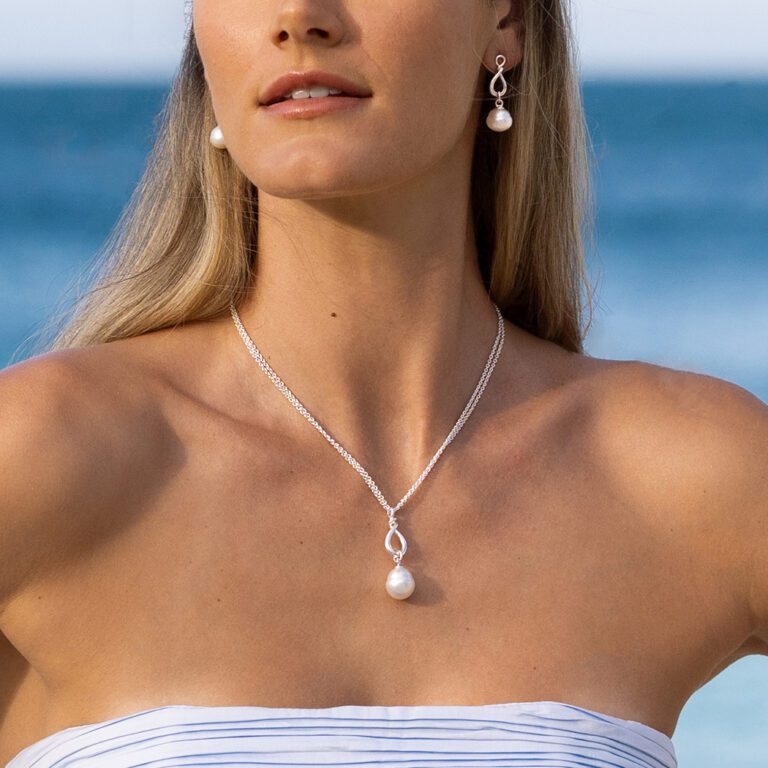 Melody Pendant Necklace